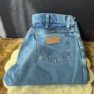 Wrangler 13MWZ Cowboy Cut jeans in size 34x31, made of 100% cotton in Mexico.